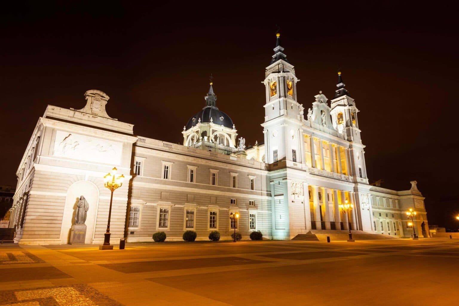 La Catedral de La Almudena Madrid la principal iglesia Católica